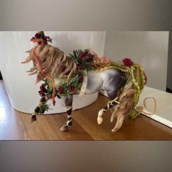 2014 Holiday Horse - Bayberry and Roses - Picture 2 of 2